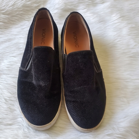 Vionic Kimmie Perforated Black Suede Slip On Sneakers, Size 8.5 - Picture 3 of 6